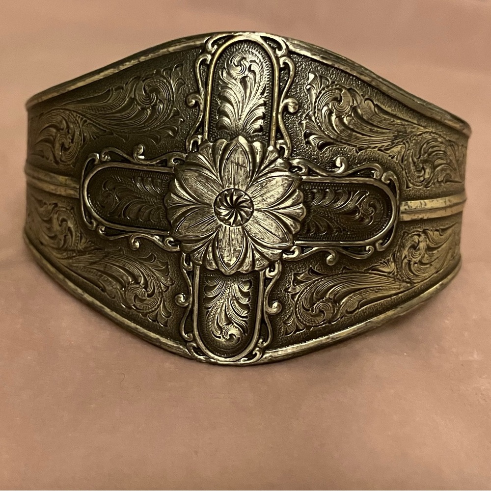 Montana Silversmiths Cross Cuff